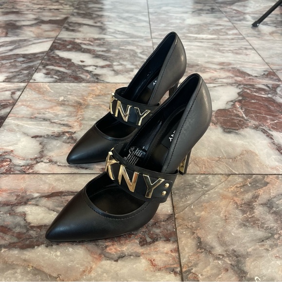 New DKNY Genevive Logo Stiletto Pump Heels Size 8.5 - Picture 2 of 10